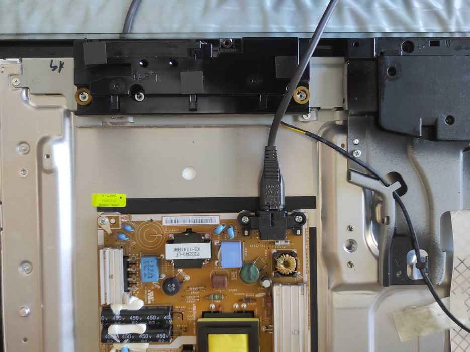 Tv Samsung UE32D4000, completa ou às peças. Ecrã avariado.