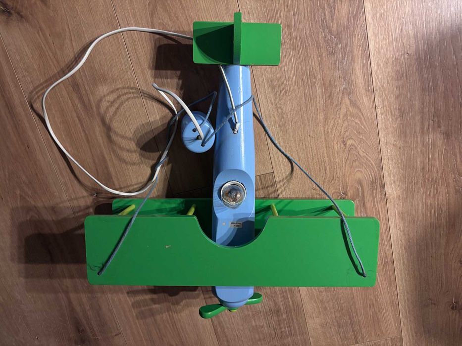 Drewniana lampa wisząca Samolot