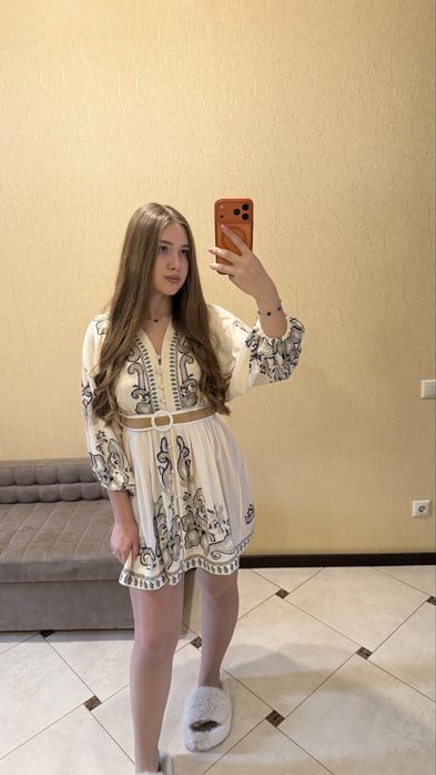 Сукня вишита з рукавом