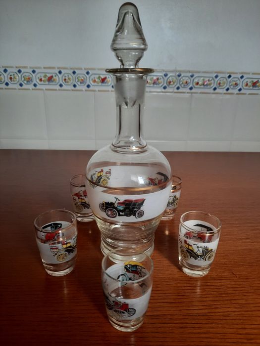 Conjunto  de garrafa e copos