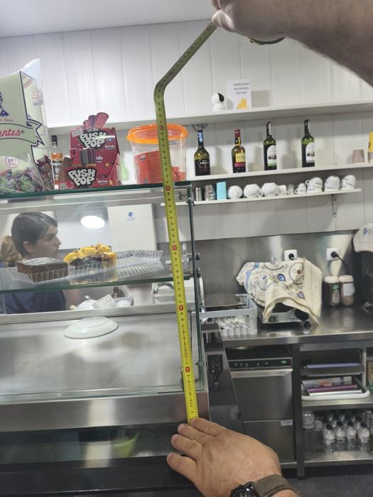 Vendo montra de vidro para bolos