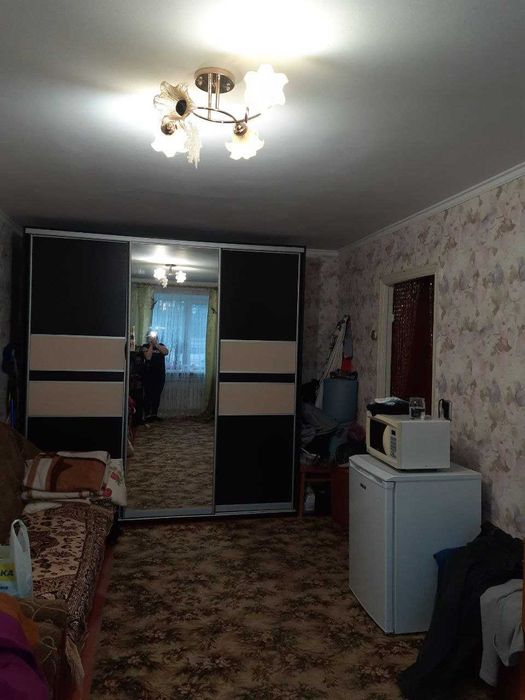 Продам дві кімнати в гуртожитку!!