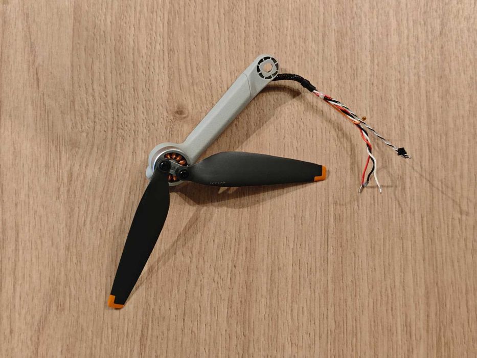 DJI Mini 4 PRO ramię prawe tylne prawy tył nóżka noga + śmigiełka części