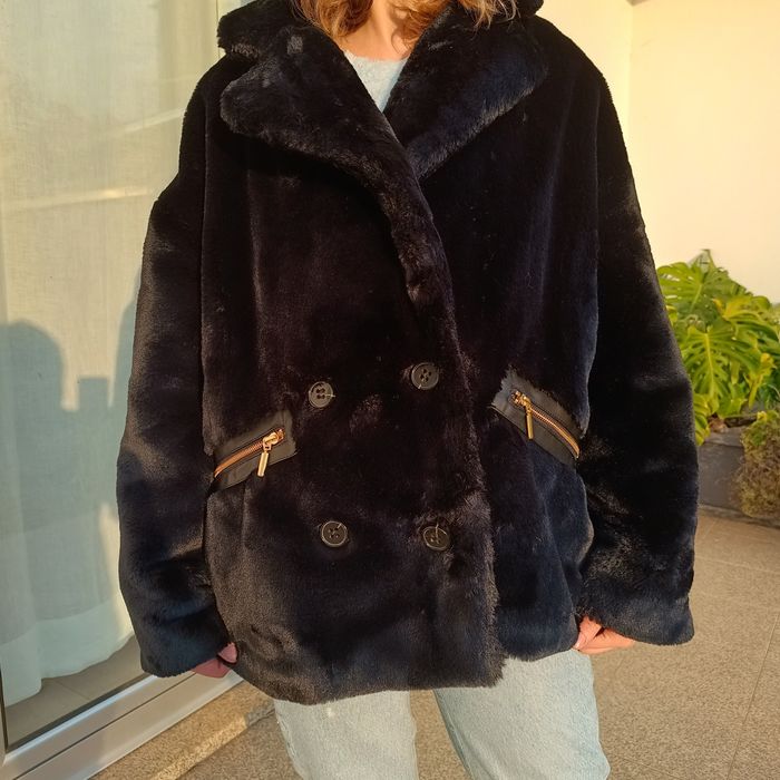 Sobretudo, casaco Nakuro preto de pelo sintético, novo