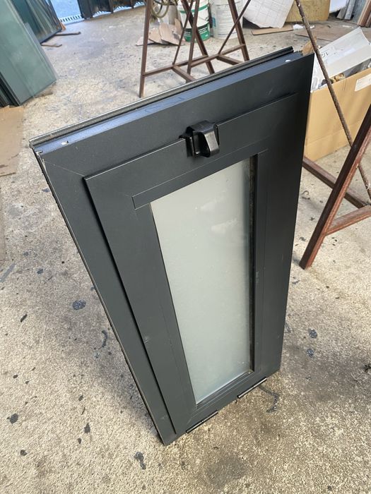 Janelas Basculantes c/ Vidro Duplo (Novas)