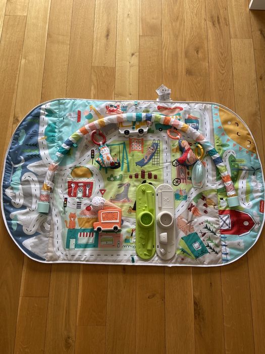 Mata Fisher Price wesołe miasteczko.