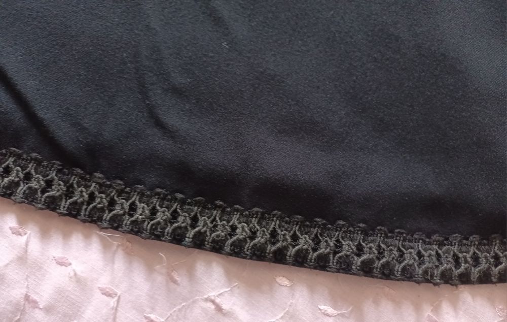 Saia preto em design  godé