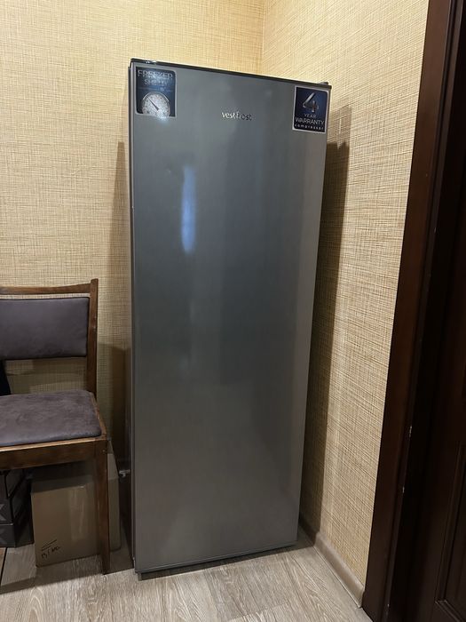 Морозильна камера Vestfrost CMFN144X