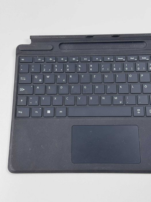 Чохол-клавіатура Microsoft Surface Pro Signature Keyboard QWERTZ Black (з тачпадом, німецька розкладка)