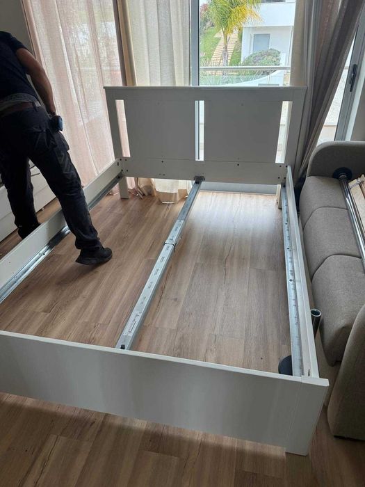 Cama com 2 caixas de arrumação