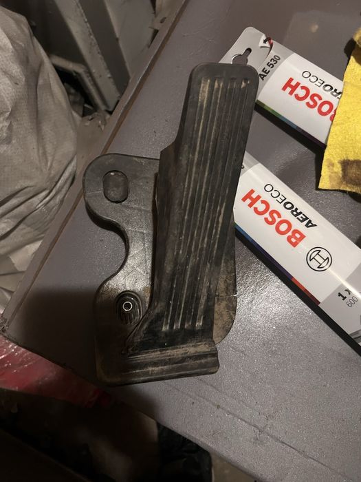 Падаль газа mazda ghk3- 41600- b