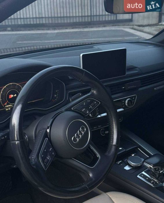 Продам Audi A4 2016