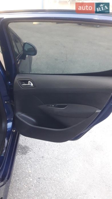 Автомобіль Пежо 308