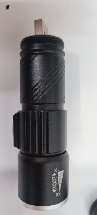 Lanterna UV para ver manchas invisíveis