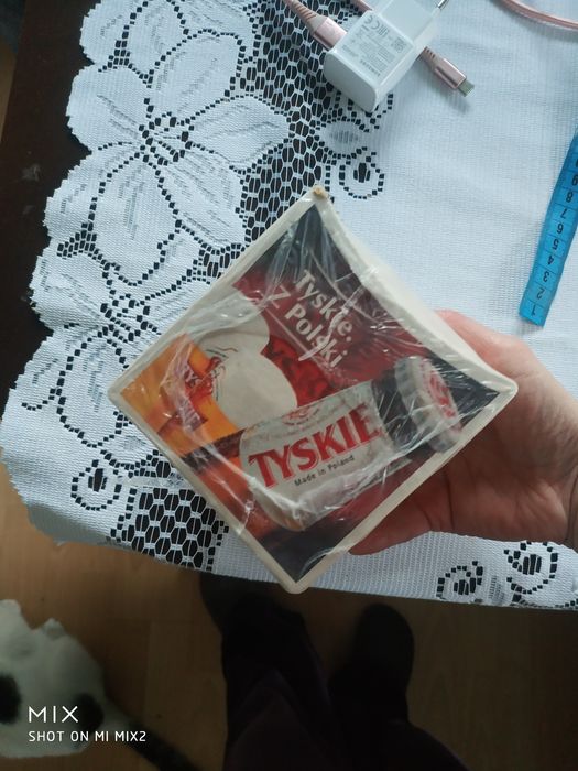 Papierowe podstawki pod kubek ok. 60sztuk.