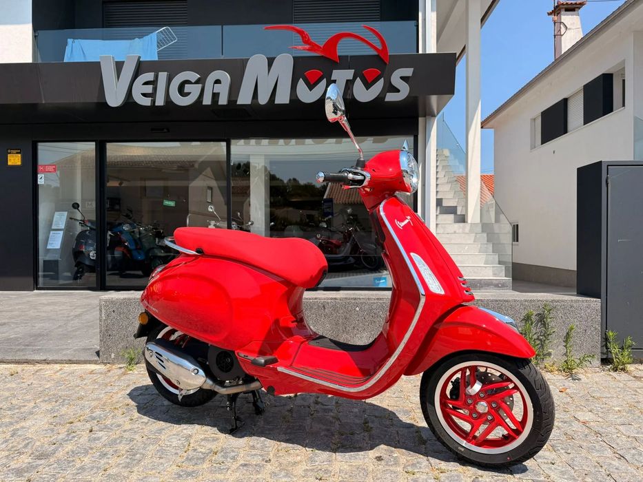 Vespa Primavera Edição RED