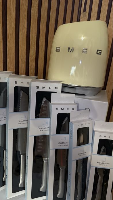 Підставка для ножів Smeg +6ножів