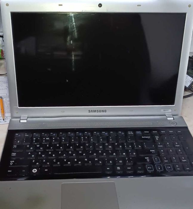Ноутбук Samsung RV513 в хорошем состоянии.