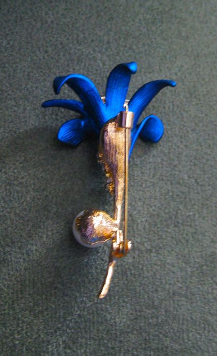 Alfinete / Broche / Pregadeira Lirio Azul c/ Perola NOVO