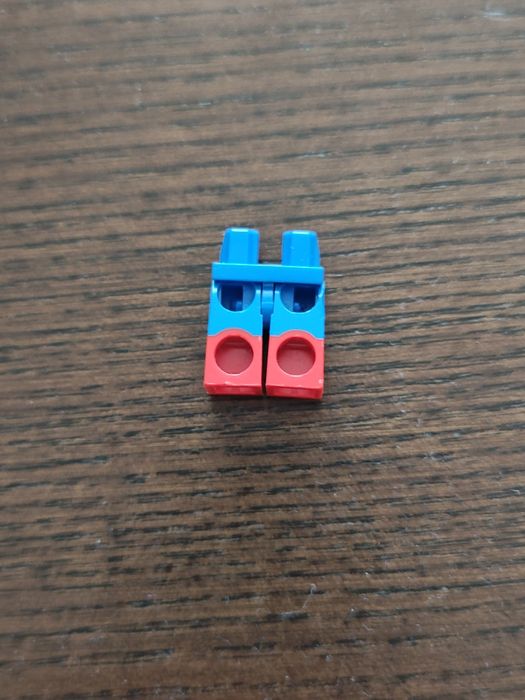 Lego element, nogi Spidermana: 970c00pb0420 niebiesko czerwone