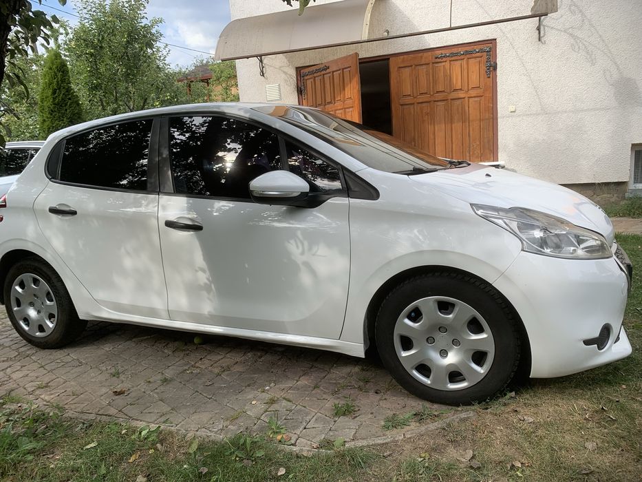 Продам Пежо 208.