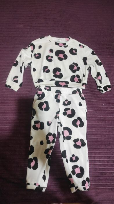 Велюровий костюм для дівчинки