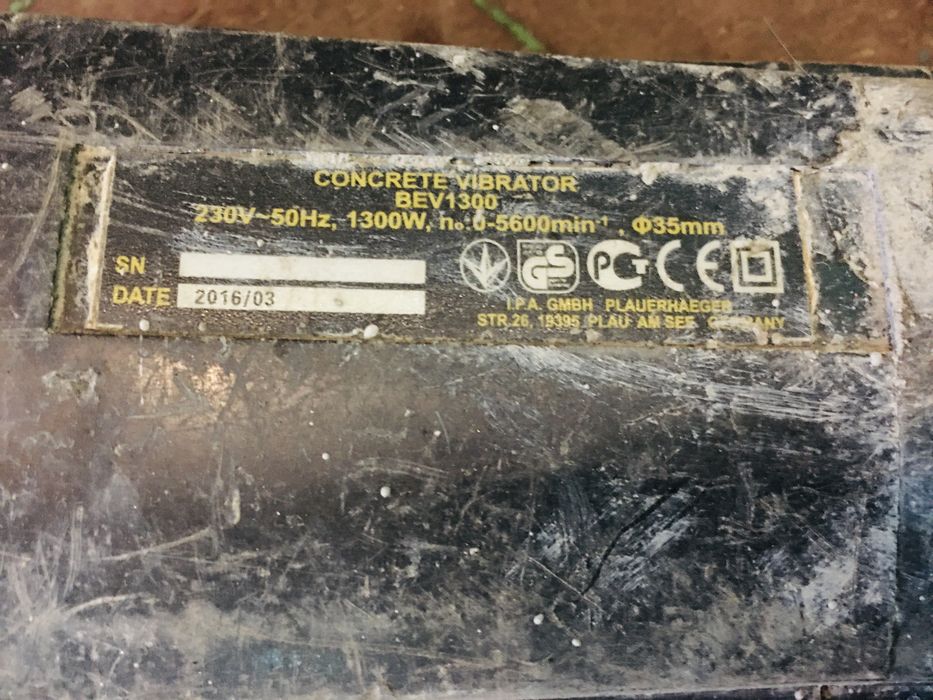 Продам глубинный вибратор для бетона Титан БЭВ 1300-35 б/у