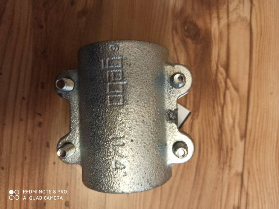 Obejmy dwudzielne na rury stalowe