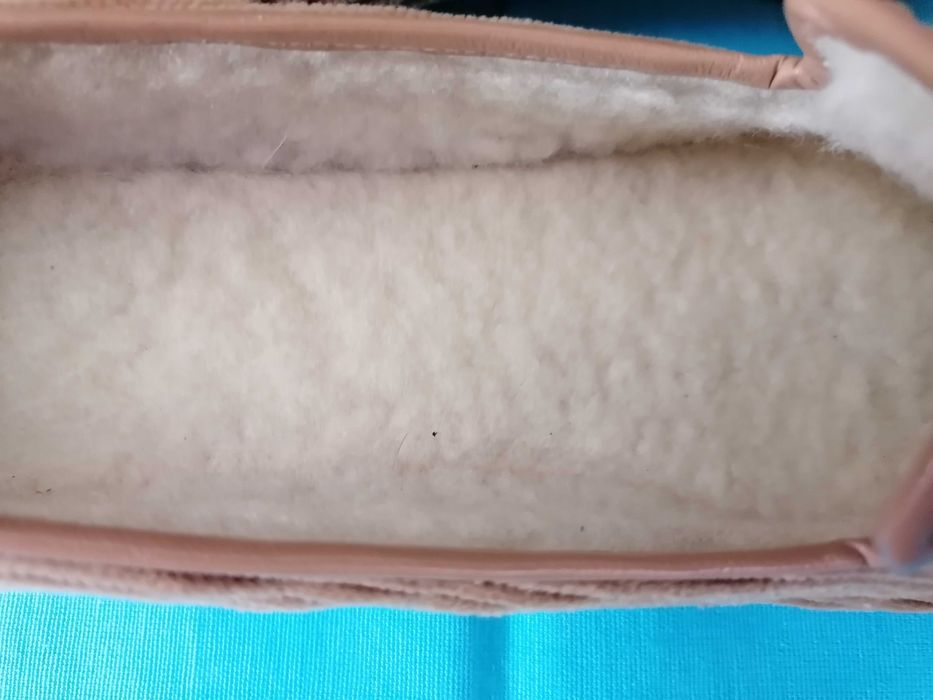Sapatos "sleepers" de sola, forrados a carneirinha para senhora