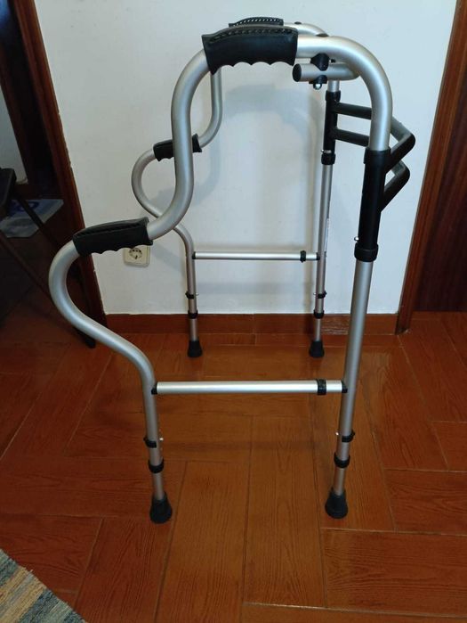 Articulated Two-Level Walker – Foldable, Adjustable, Stable64563859729411123