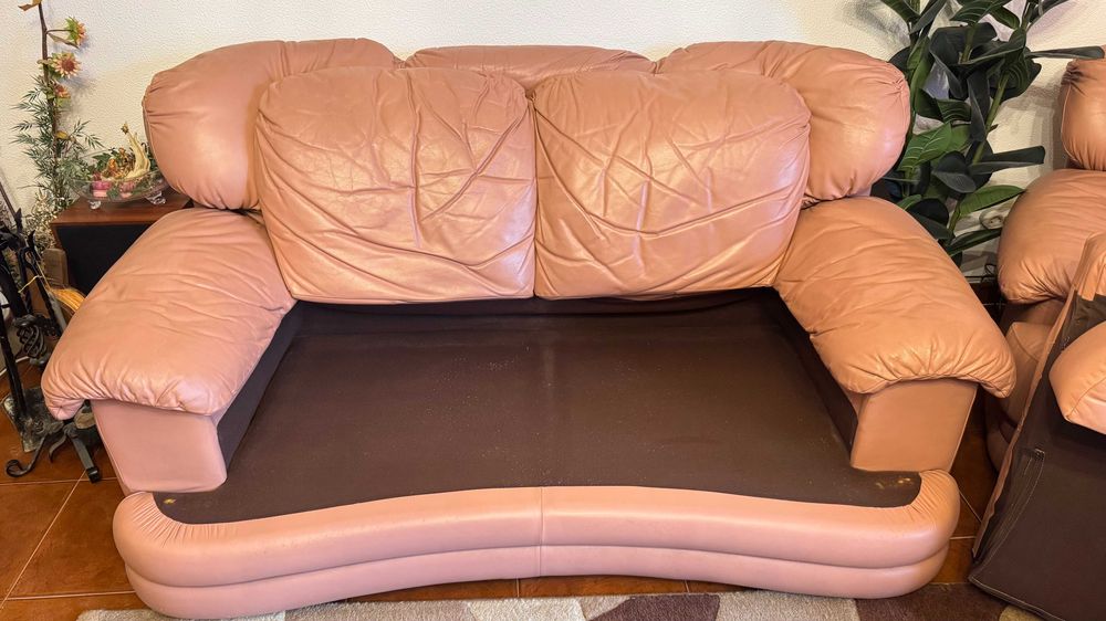Conjunto de sofás em pele côr rosa