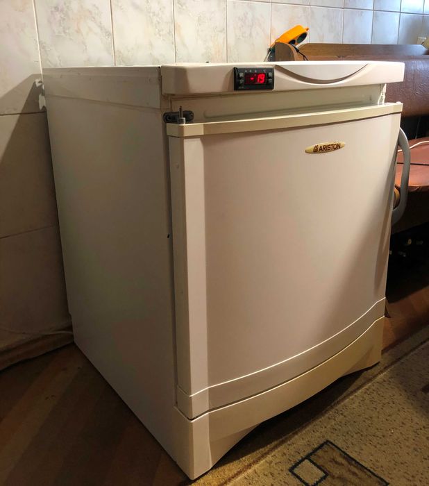 Морозильная камера Ariston