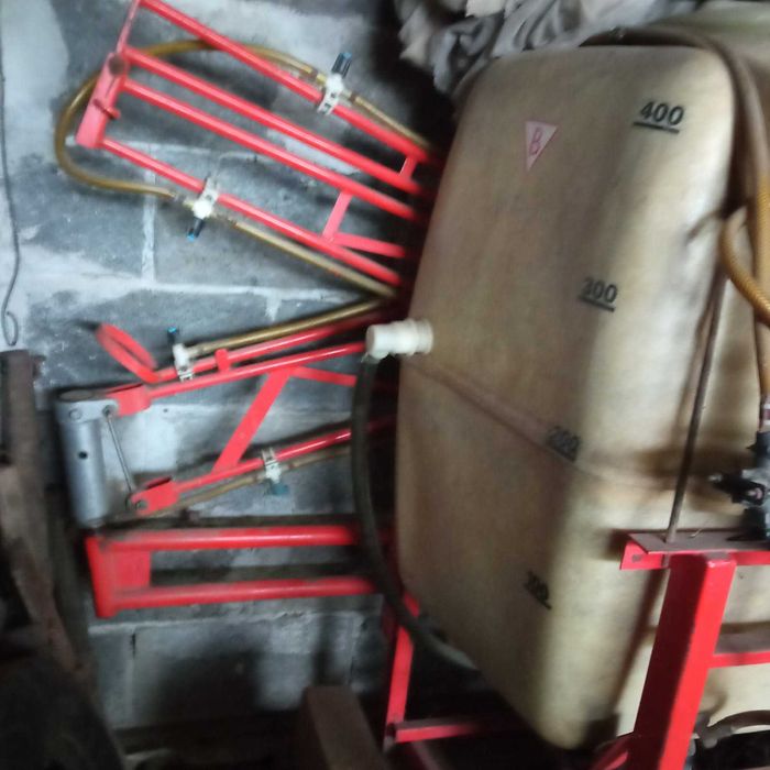 Maszyny  rolnicze (opryskiwacz ,siewnik)