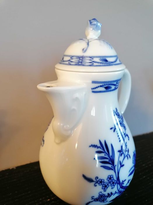 Dzbanek z wzorem cebulowym