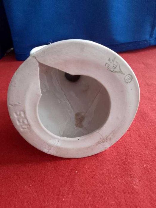 Фарфоровая статуэтка Девушка с зонтиком. СССР