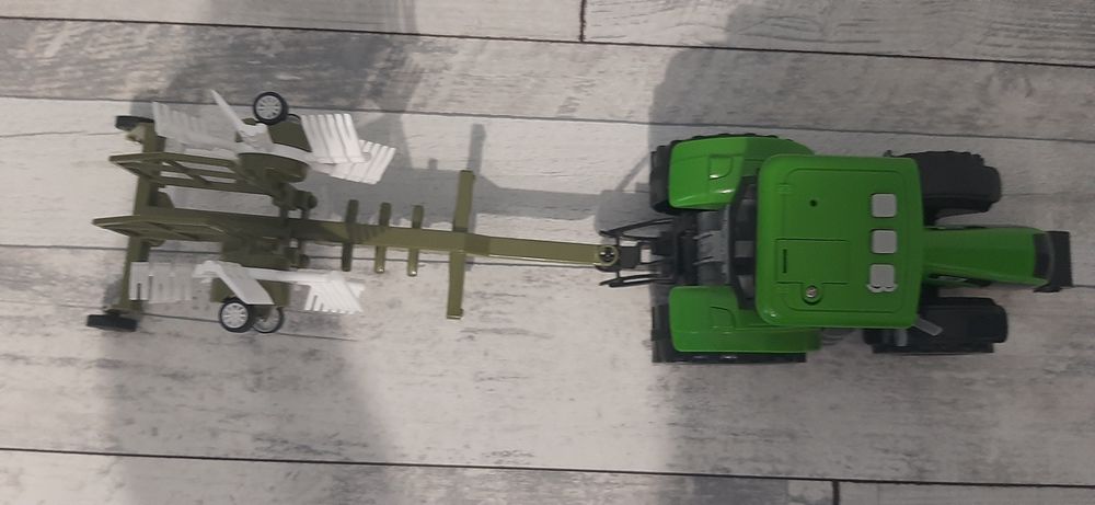 Traktor 2x  z napędem + zgrabiarka i przyczepa