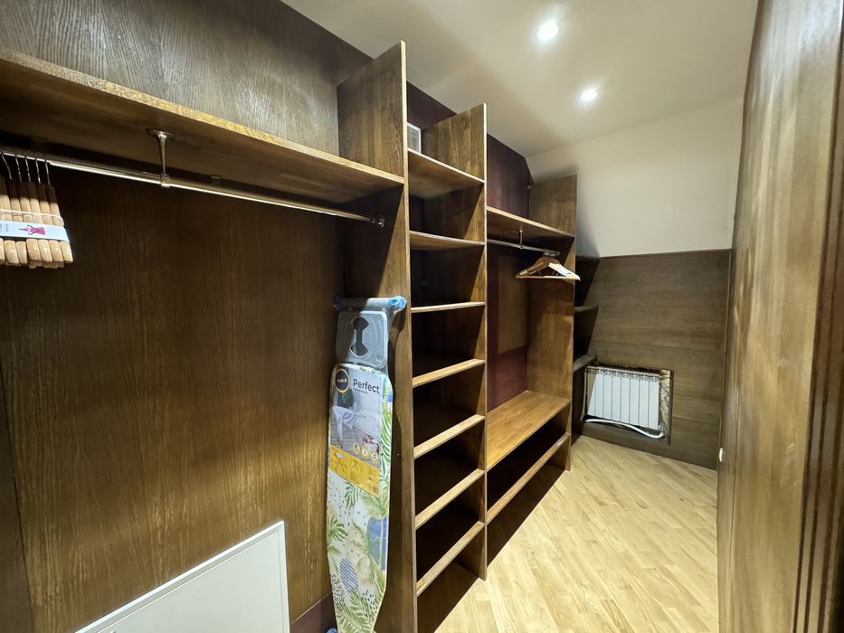 Оренда Дома Три Этажа + Парковка + Камуналка