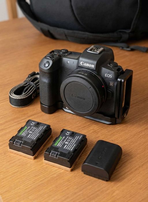 Canon EOS R com varios extras