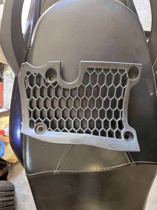 Решітка баку Tekken 250 ліва