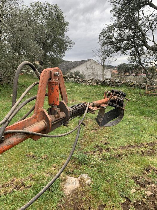 Máquina Azeitona + Trator Nuffield Universal