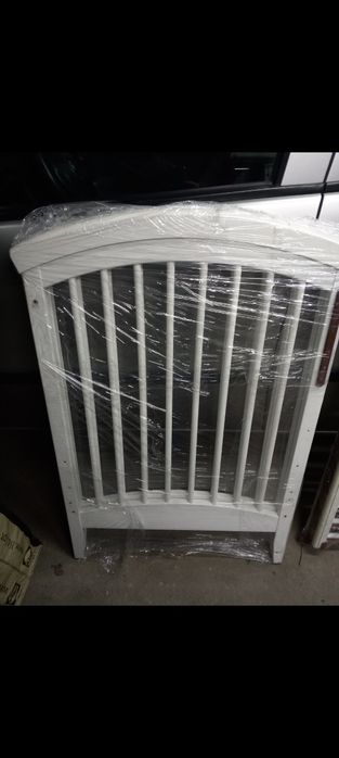 Berço com colchão de molas