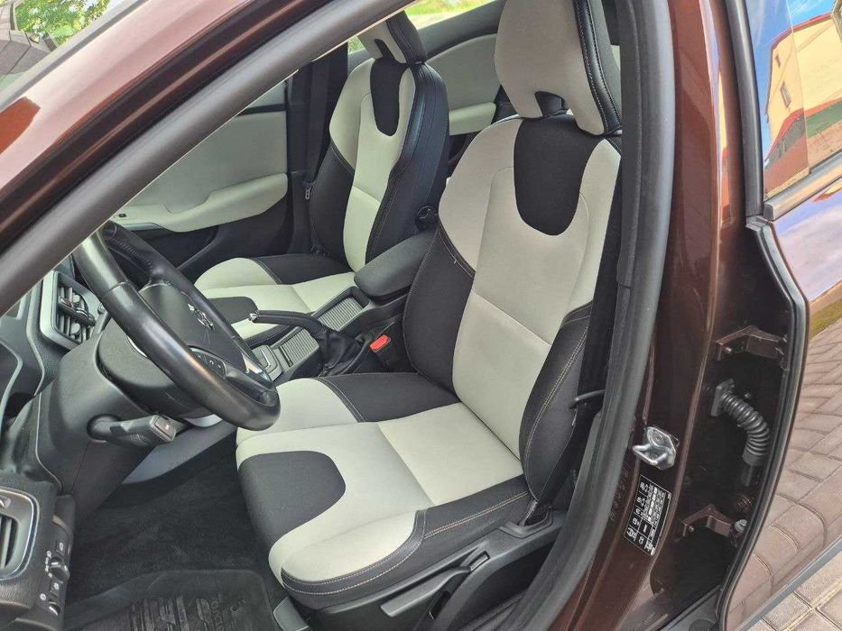 Автомобіль Volvo V40 Cross Country 2018