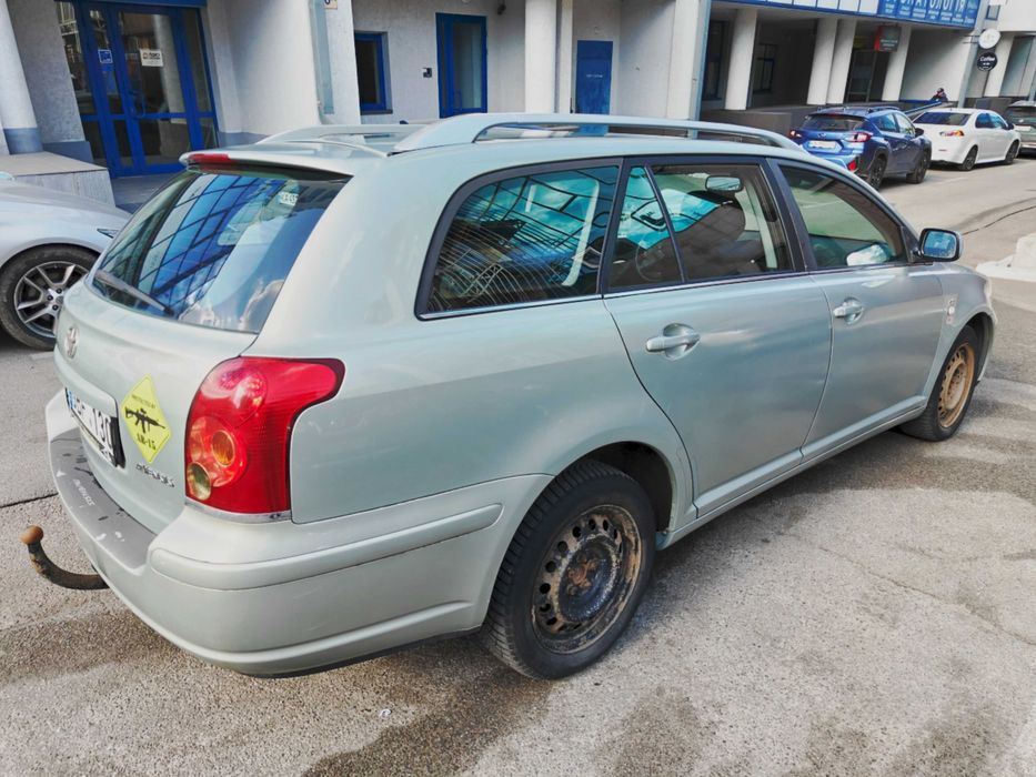 Toyota Avensis для військового