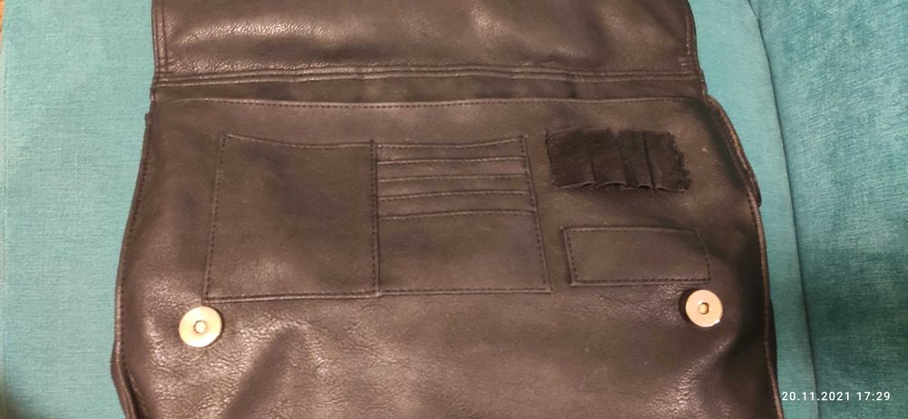 Czarna torebka do ręki, na dokumenty, mieści a4