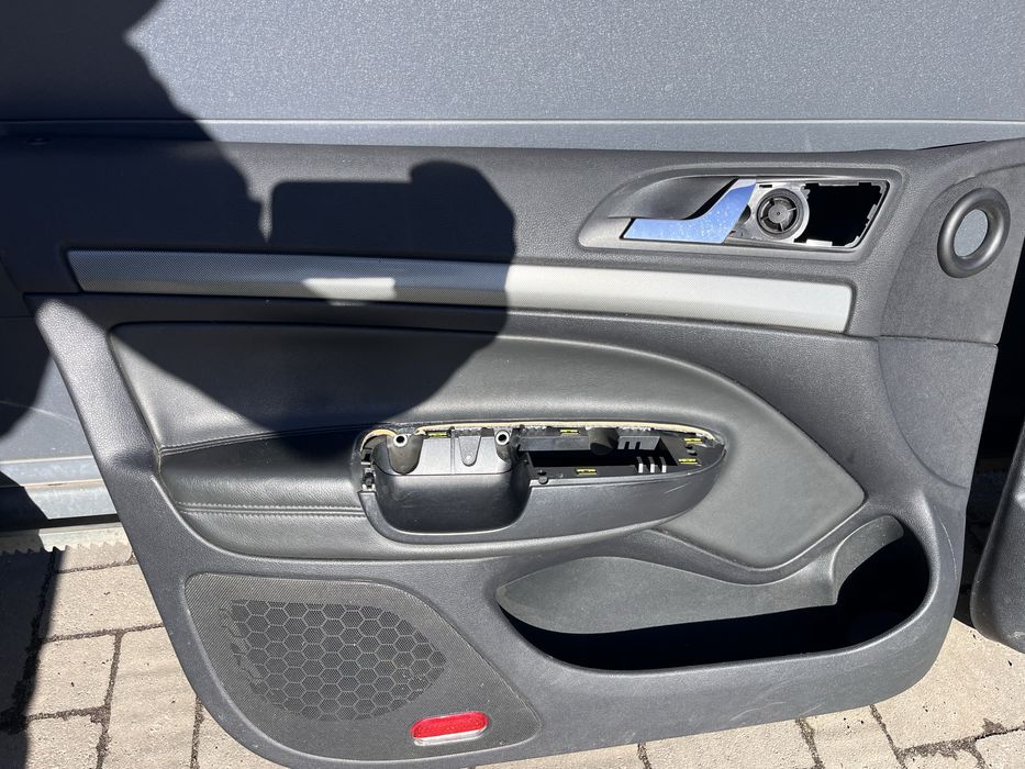 skoda octavia a5 карти двере оригінал шкіра неперетягувались