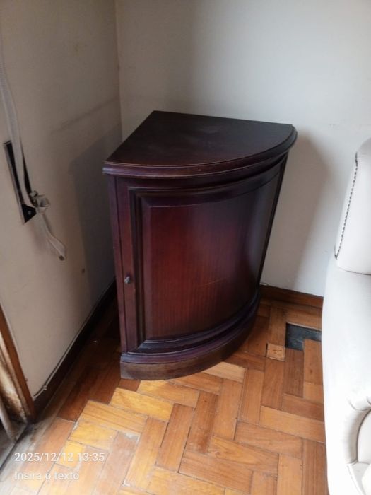 1 Estante e  2 armários de sala