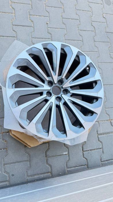 Оригінальний легкосплавний диск Audi e-tron R21 9.5J ET36 5x112