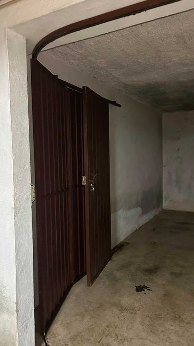 Garagem Fechada _ Praça da Galiza
