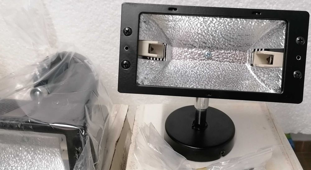 Projetores de iluminação exteriores, cada 5€