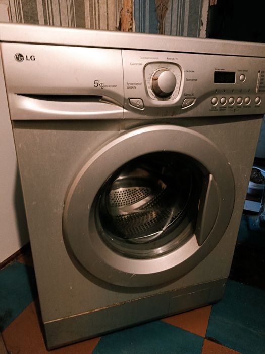 Продам стиральную машину автомат LG  вместимость 5 кг,б.у.Рабочая.